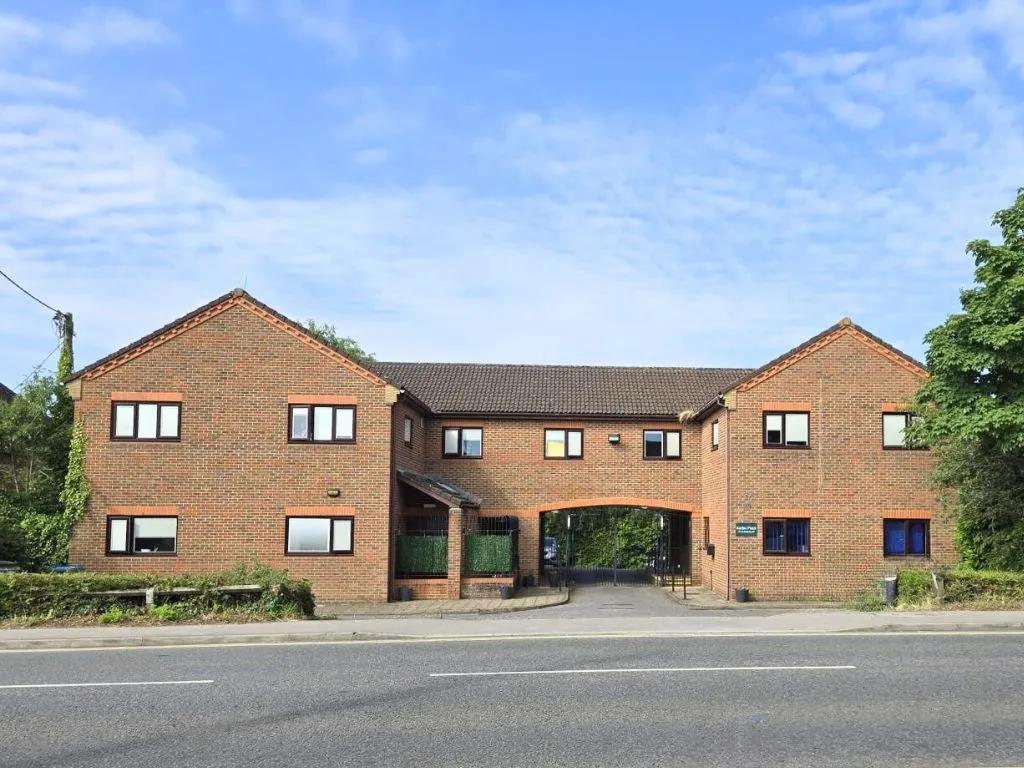 Karibu Place, Tadley