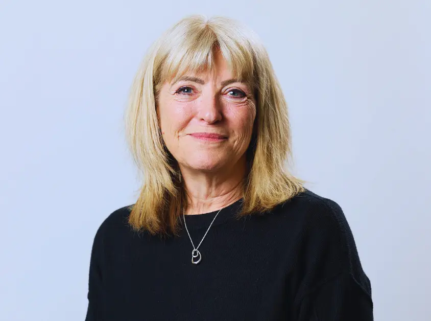 Sarah Hopkins Headshot